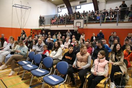 Otroci Osnovne šole Marije Vere Mi smo svet, mi smo otroci (1)